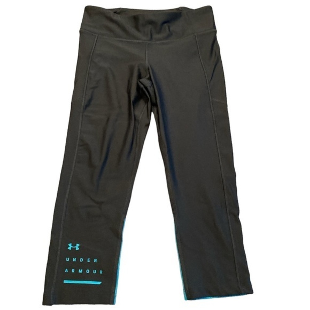 UNDER ARMOUR Womens Capri Leggings - size Medium